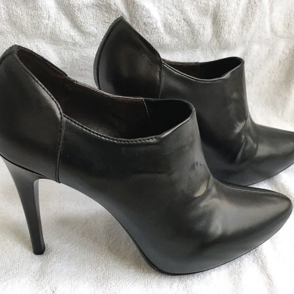 Donald J. Pliner Shoes - Donald Pliner Black Eartha Booties Size 8